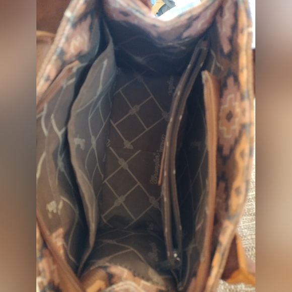 Wrangler Geometric Brown Shoulder Bag - Picture 5 of 7